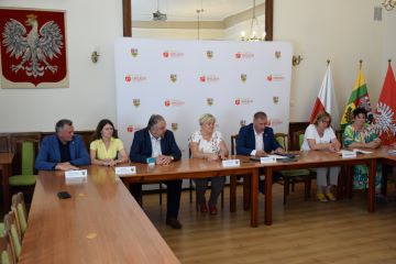 Ikona do artykułu: Powiat Grójecki zawarł kolejne umowy inwestycyjne.
